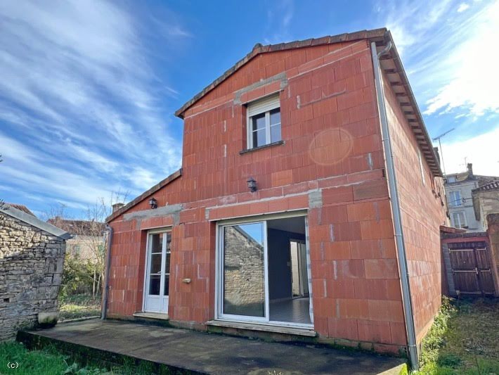 Vente maison 4 pièces 100 m² à Ruffec (16700), 112 350 €