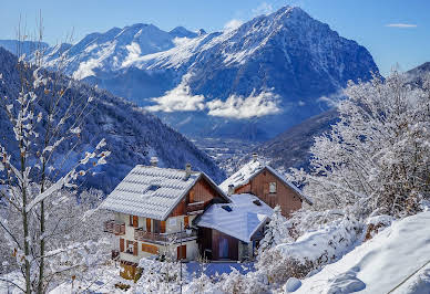 Chalet avec vue panoramique et terrasse 2