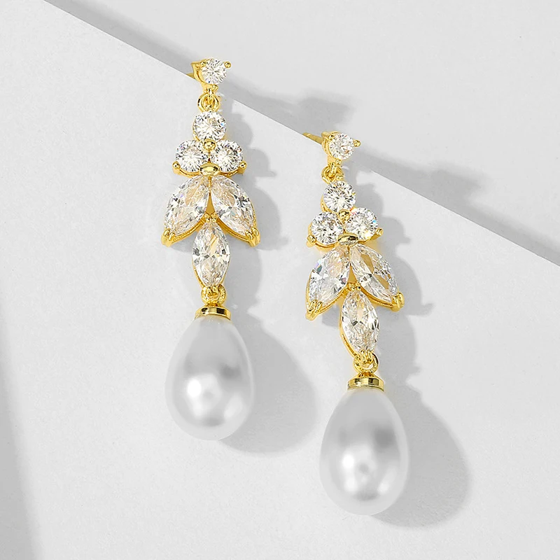 Brincos Longos de Pérolas Femininos Acessório de moda elegante e sofisticado Design charmoso e atemporal Ideal para looks casuais e formais Realce sua beleza