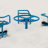 Giostrina innevata a Montepiano, Prato. di 