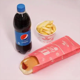 Hot Dog'n Packaged Schweppes + Chips