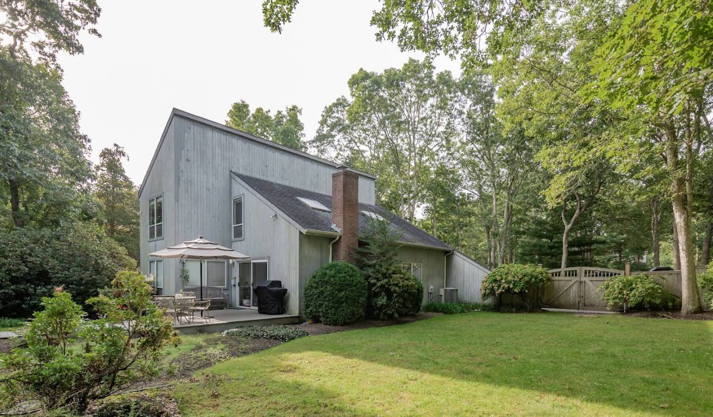 House with pool East Hampton