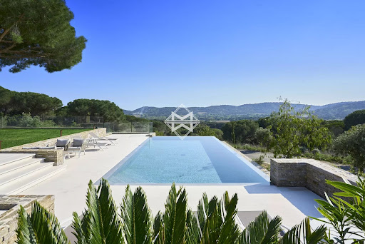 Villa with pool 5
