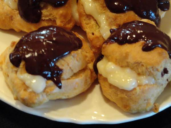 Homemade Chocolate Eclairs_image