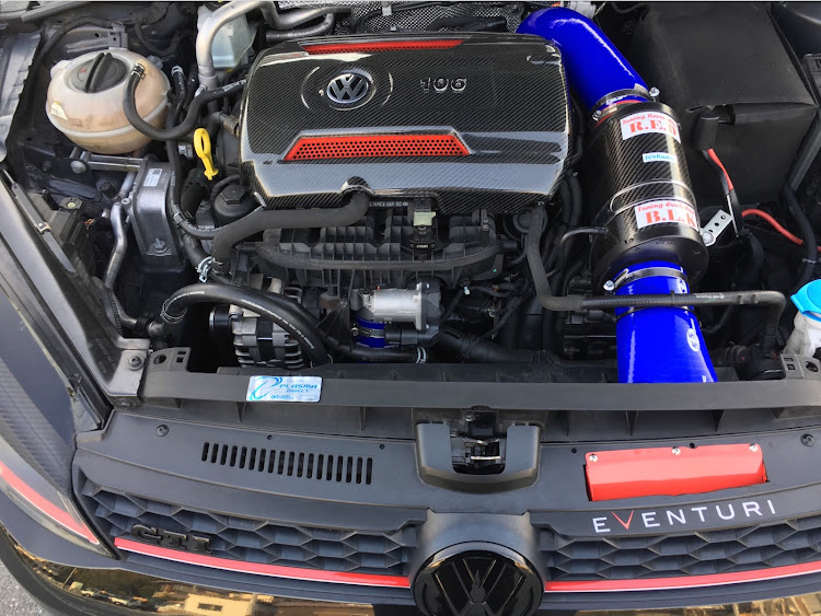 ゴルフ RのTuning Evolution B.L.K・駐車枠ぴったり選手権・ピックアップ間違いなし公開制限おくだ・吸気・カスタムしない宣言に関するカスタム事例の投稿画像2枚目