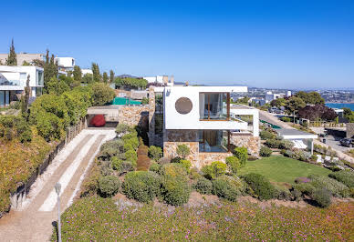 House with garden and terrace 2