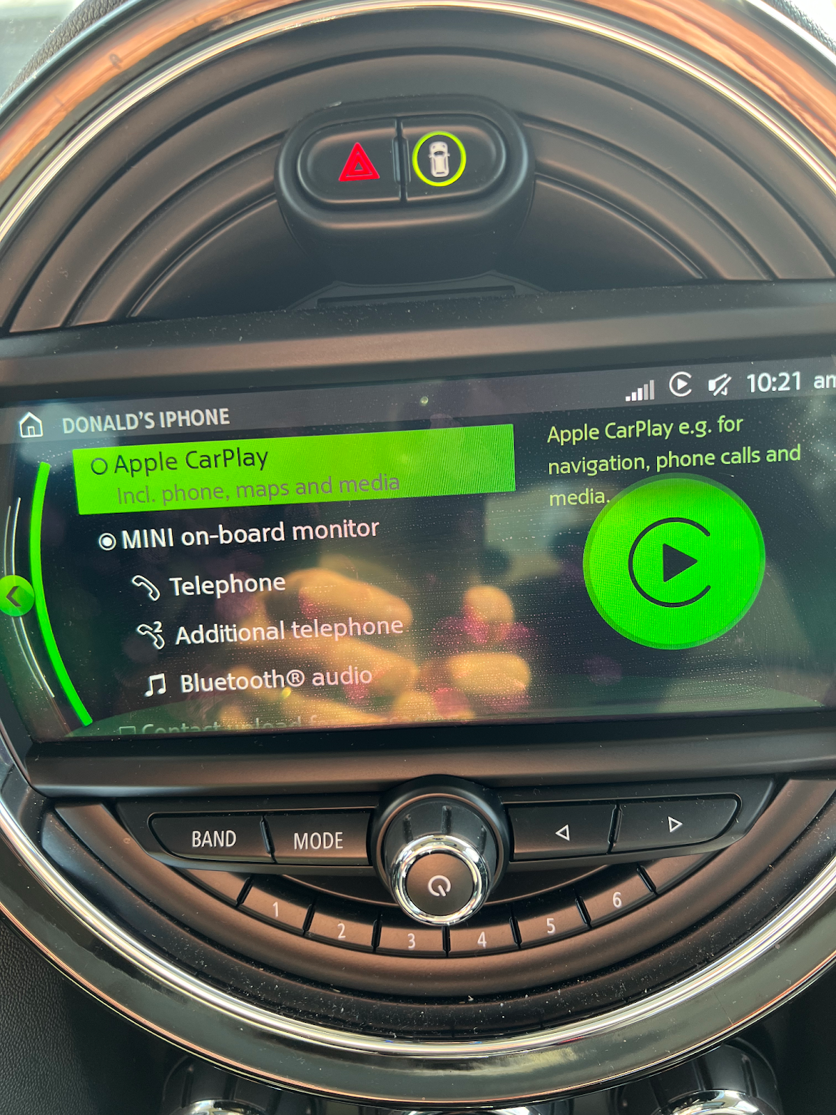 How to connect Apple CarPlay in your MINI