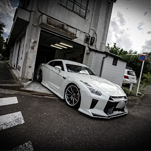 NISSAN GT-R