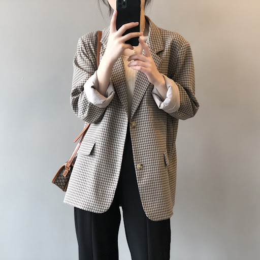 Title 4, Retro Loose Mid-length Plaid Suit Top for a com...
