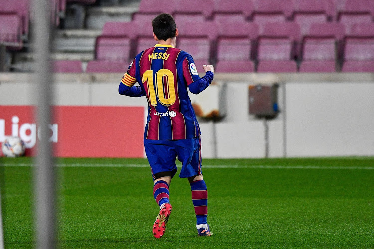 🎥 Mooie beelden: Verbazing bij Elche-doelman nadat Messi om zijn shirt vraagt