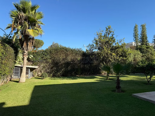 Large green garden with lush trees - Luxury villa for sale in Rabat, 8 rooms, 4 bedrooms
