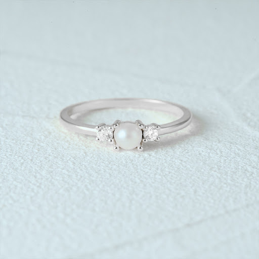 Title 24, Womens Gift Ring S925 Sterling Silver. A beaut...