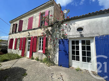 maison à Saint-Jean-d'Angély (17)