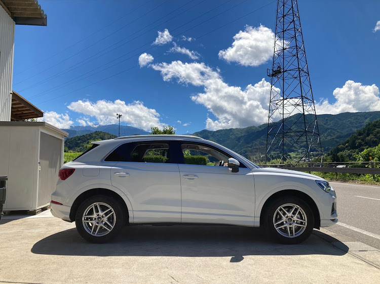 Q3のAudi・Q3・19インチホイール・Baby in Carステッカー・ホイール交換に関するカスタム事例の投稿画像2枚目