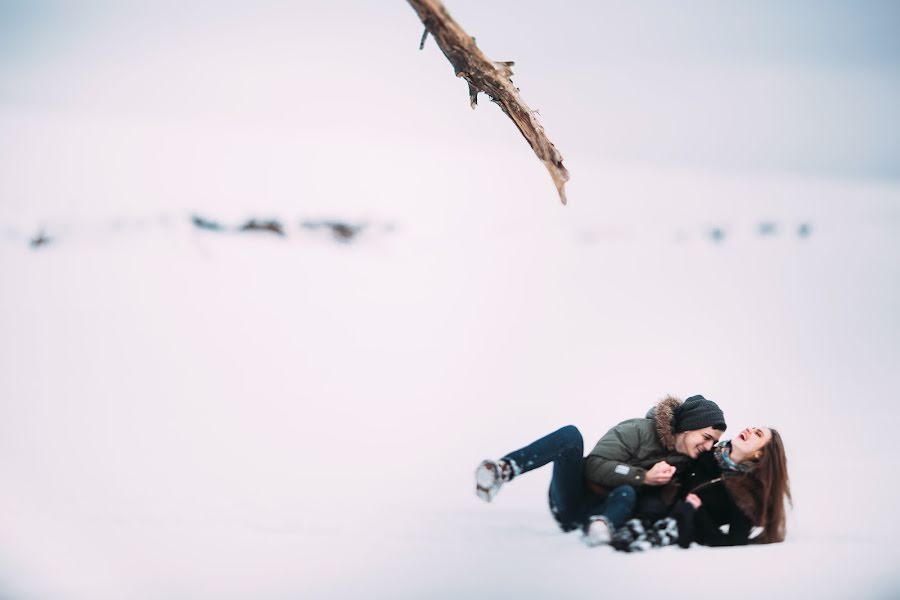 Fotógrafo de casamento Ilya Lobov (ilyailya). Foto de 4 de fevereiro 2016