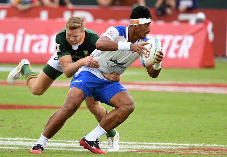 FIRM GRIP: Samoa’s Kirisimasi Savaiinaea is tackled by SA’s Dylan Sage during the semifinals of the the HSBC Dubai Sevens Series on Saturday. SA went on to win the tournament