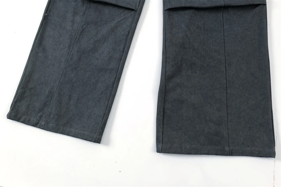 Pantalon de sport décontracté large pour homme. Confort et liberté de mouvement idéaux pour l'exercice et les tenues quotidiennes.