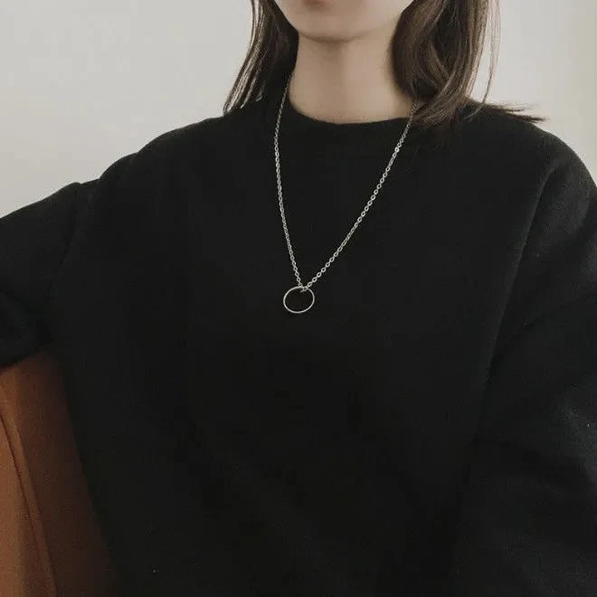 Bague et Pendentif en Acier Titane Luxe Léger de Haute Qualité. Bijoux élégants et durables pour hommes et femmes. Confort et raffinement.