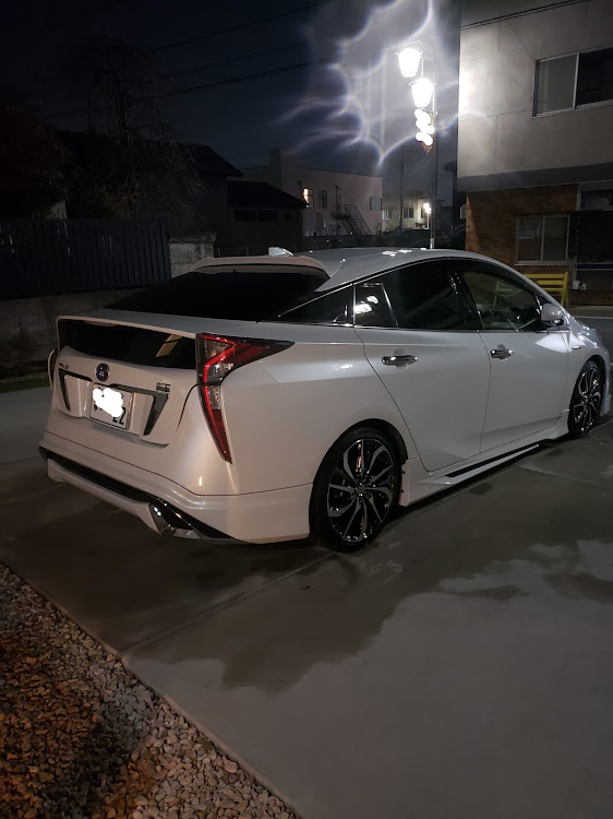 プリウスの年末のご挨拶・斜め45度の美学・洗車・今年もあとわずかに関するカスタム事例の投稿画像4枚目