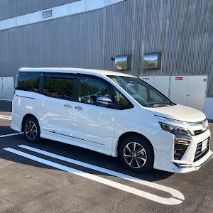 ヴォクシー ZRR80W