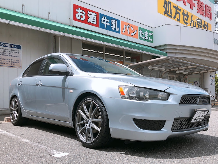 ギャランフォルティスの低いようで低くない丁度良い高さ・熱中症に気をつけて!!・DIY・車高調 BLITZに関するカスタム事例の投稿画像1枚目