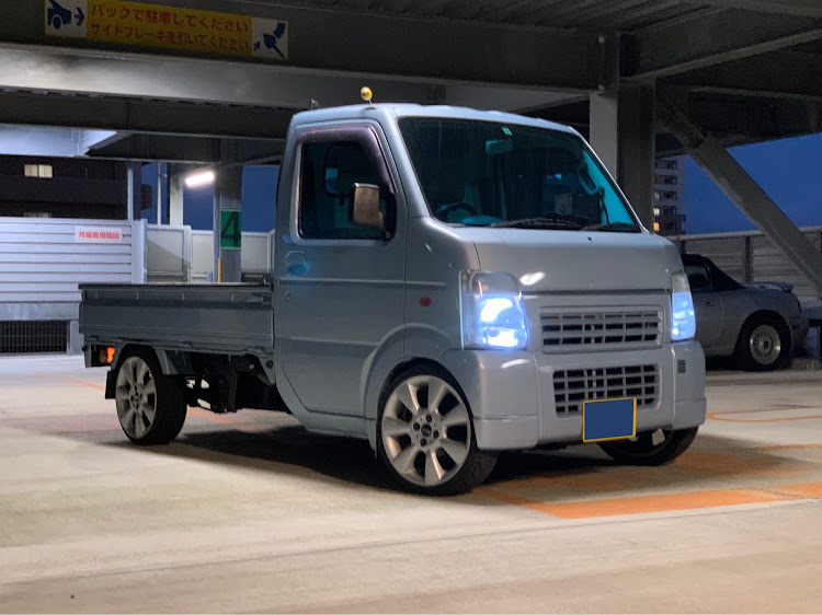 シャコタプロニスト さんが投稿したブルーフィルム貼り・純ベタ派・洗車・ドライブ・DIYに関するカスタム事例の投稿画像1枚目