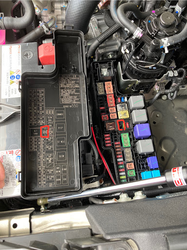 ハイラックス Gun125のフリップダウンモニター ヒューズ交換 ルームランプに関するカスタム メンテナンスの投稿画像 車のカスタム情報はcartune