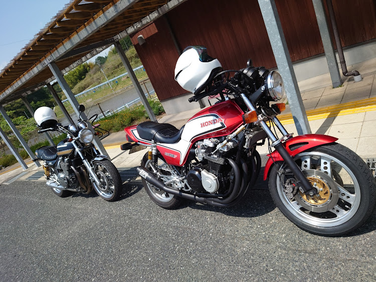 ヴェルファイアのCB750f・GW・ゴールデンウィーク・ハイエース・ヴェルファイア30前期に関するカスタム事例の投稿画像1枚目
