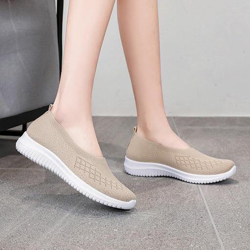 Title 4, One-step large-size single shoes for easy wear....