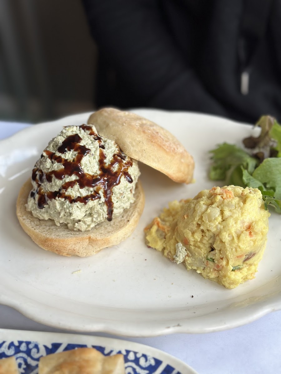 Pesto chicken salad with potato salad