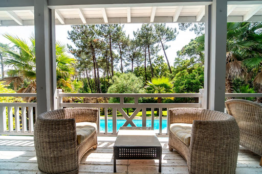 Maison avec piscine et terrasse 1