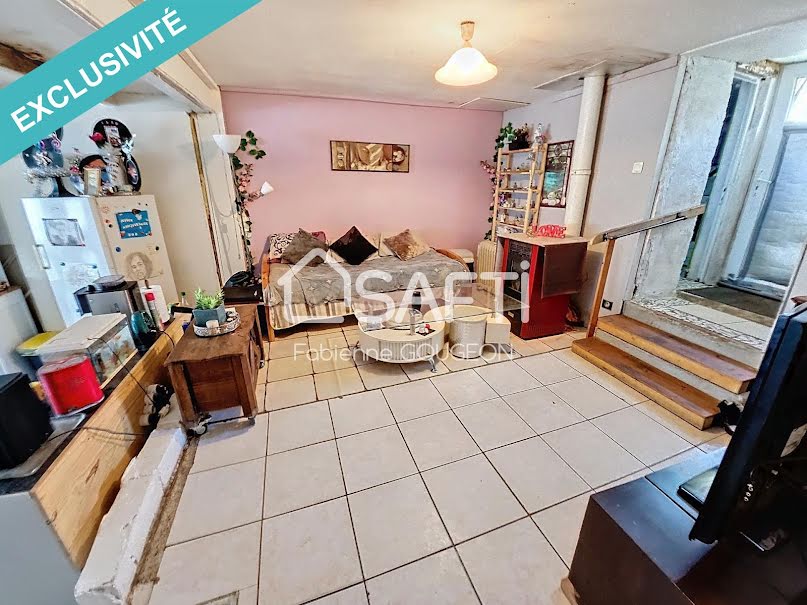 Vente maison 3 pièces 78 m² à Jussas (17130), 34 000 €