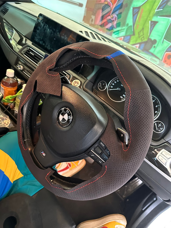 5シリーズ セダンのDIY・bmw5シリーズ・F10・編み込みステアリングカバー・アリババに関するカスタム事例の投稿画像6枚目