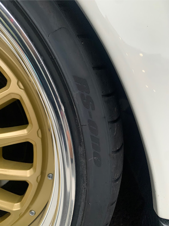 ハイエースバンのタイヤ交換完了・225/35/R19に関するカスタム事例の投稿画像3枚目