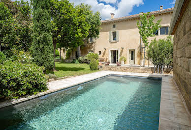 Maison avec piscine et jardin 11