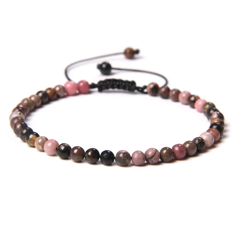 Pulsera de cuentas ajustable con gemas naturales en bruto, creando un estilo único y natural. Disfruta la belleza de la naturaleza en tu muñeca.