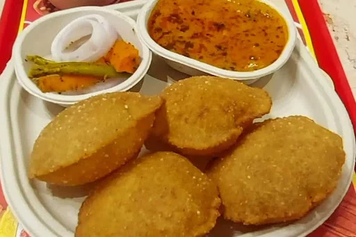 2 Bedmi Poori With Aloo Sabzi