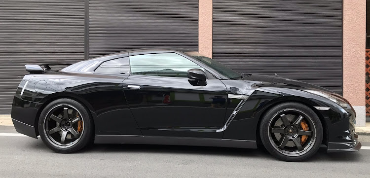 NISSAN GT-RのRAYS・TE37・TE37 ultra track edition・ホイール交換に関するカスタム事例の投稿画像1枚目
