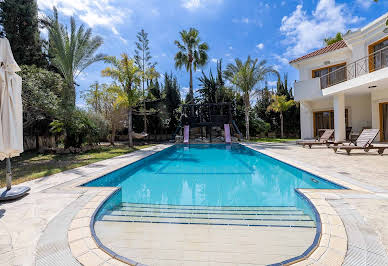 Maison avec piscine et jardin 2