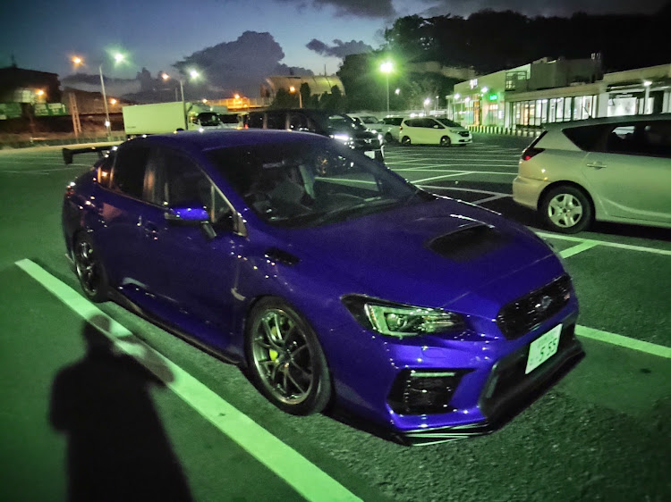 WRX STIの港北pa・足柄SA下り・浜名湖・オフ会・早く着きすぎた💦に関するカスタム事例の投稿画像1枚目