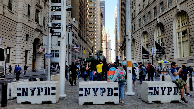 Crowd at Charging Bull