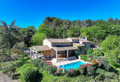 Maison avec piscine et jardin 13