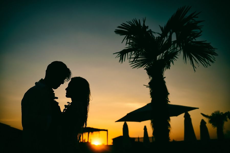 Wedding photographer Ionut Diaconescu (fotodia). Photo of 22 July 2016