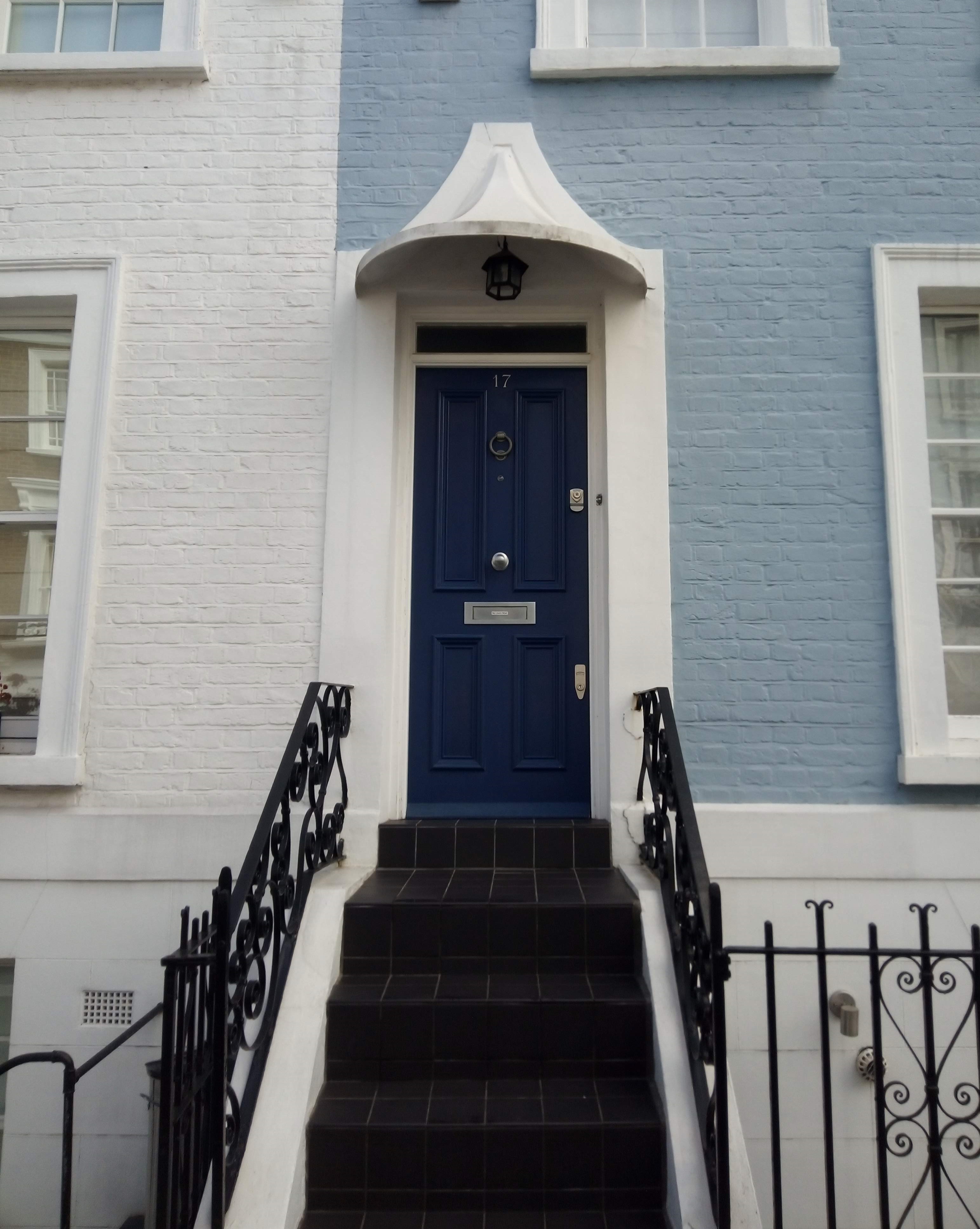 The blue Nottingh Hill's door di Simosac