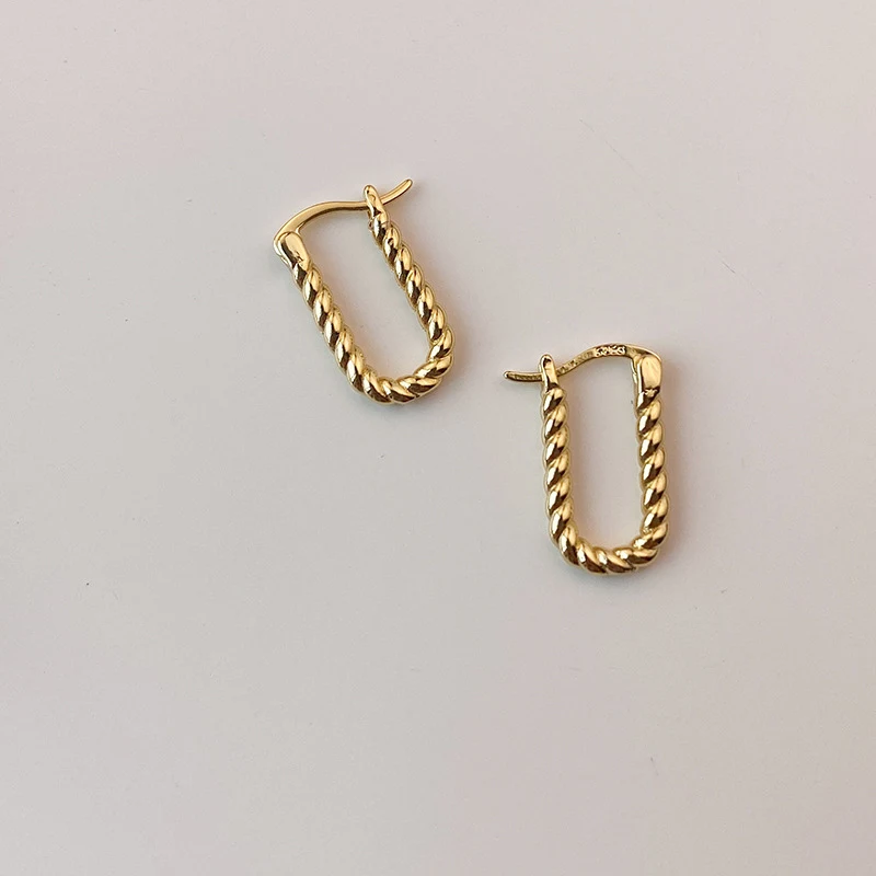 Dames oorclip in U-vorm met gedraaid design Eenvoudige elegantie Geen piercing Nodig Gemakkelijk te dragen Ideaal voor dagelijks gebruik Stijlvolle accessoire