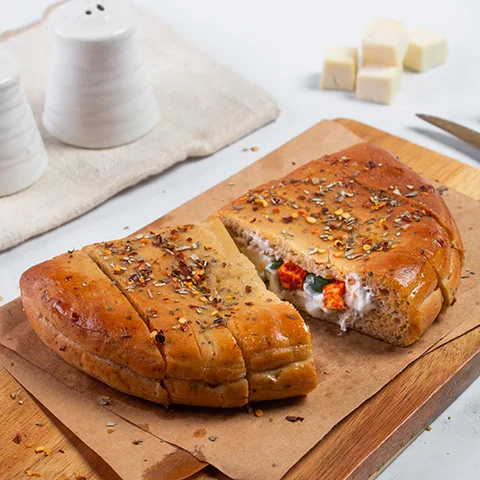 Paneer Tikka Stuffed Garlic Bread