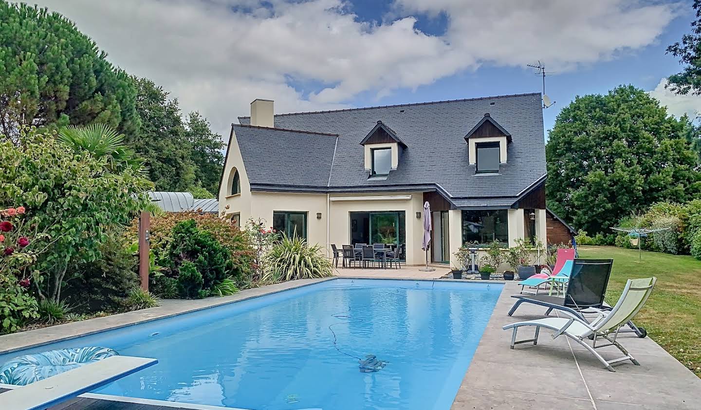 Maison avec piscine et jardin Ploermel