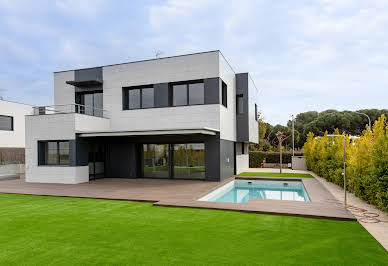 Maison avec jardin et terrasse 1