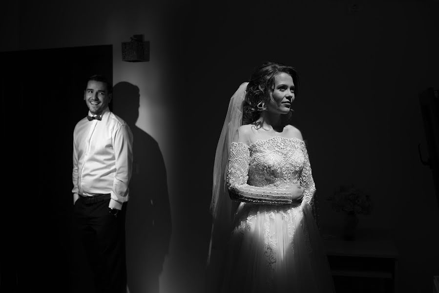 Fotograful de nuntă Larisa David (sinartstudio). Fotografia din 17 martie 2019