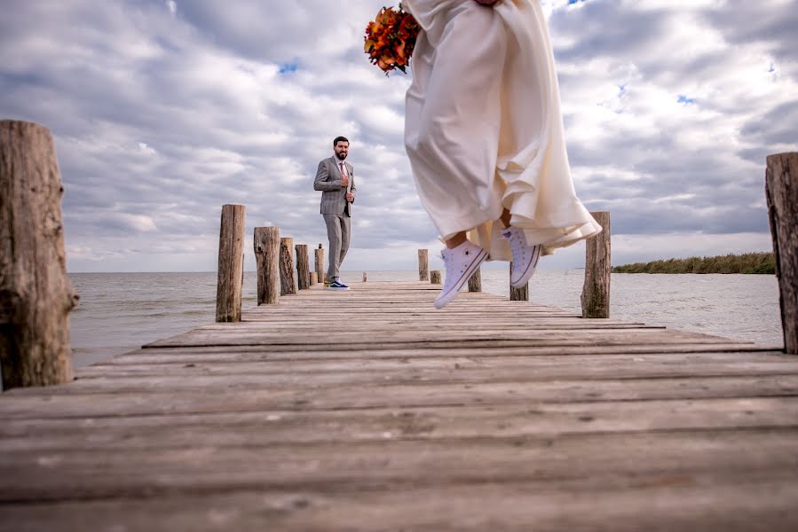 Fotografo di matrimoni Cosmin Calispera (cosmincalispera). Foto del 2 maggio 2022